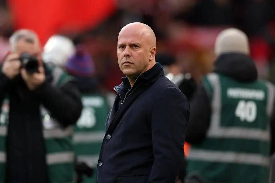 萨拉赫替补出场获安菲尔德掌声支持,斯洛特承认曾深入交谈:我们需要他